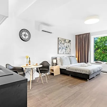 Sunny Nest By The Inverted Pyramid Bratislava